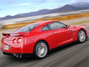 Суперкар Nissan GT-R получит люксовую версию и новую "технику"