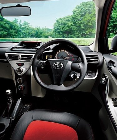 Toyota iQ 130G представлена в Японии