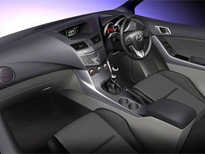 Появилось первое изображение интерьера нового пикапа Mazda