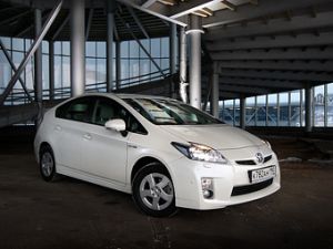 Компания Toyota продала за 13 лет два миллиона гибридов Prius