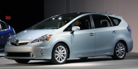 Toyota рассекретила в Детройте "большой Приус"
